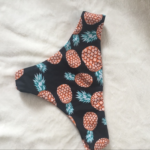 Black swim-suit with pineapple - Picture 2 of 4